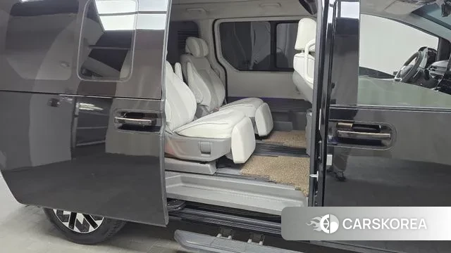 Hyundai Staria 2023 Черный из Кореи, фото 3