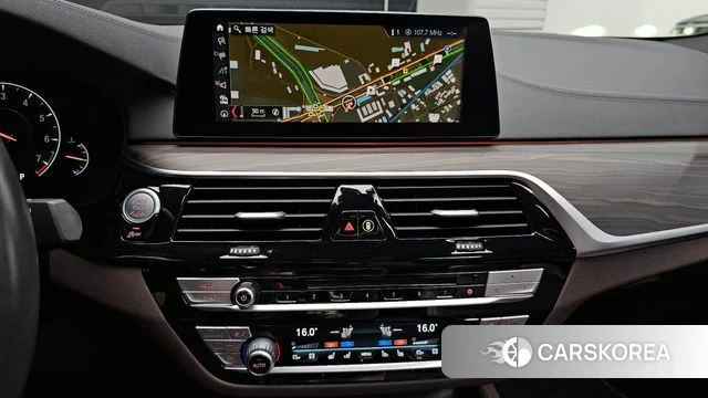 BMW 5 Series (G30) 2019 Серый из Кореи, фото 3