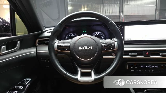 Kia K5 3rd generation 2023 Черный из Кореи, фото 3