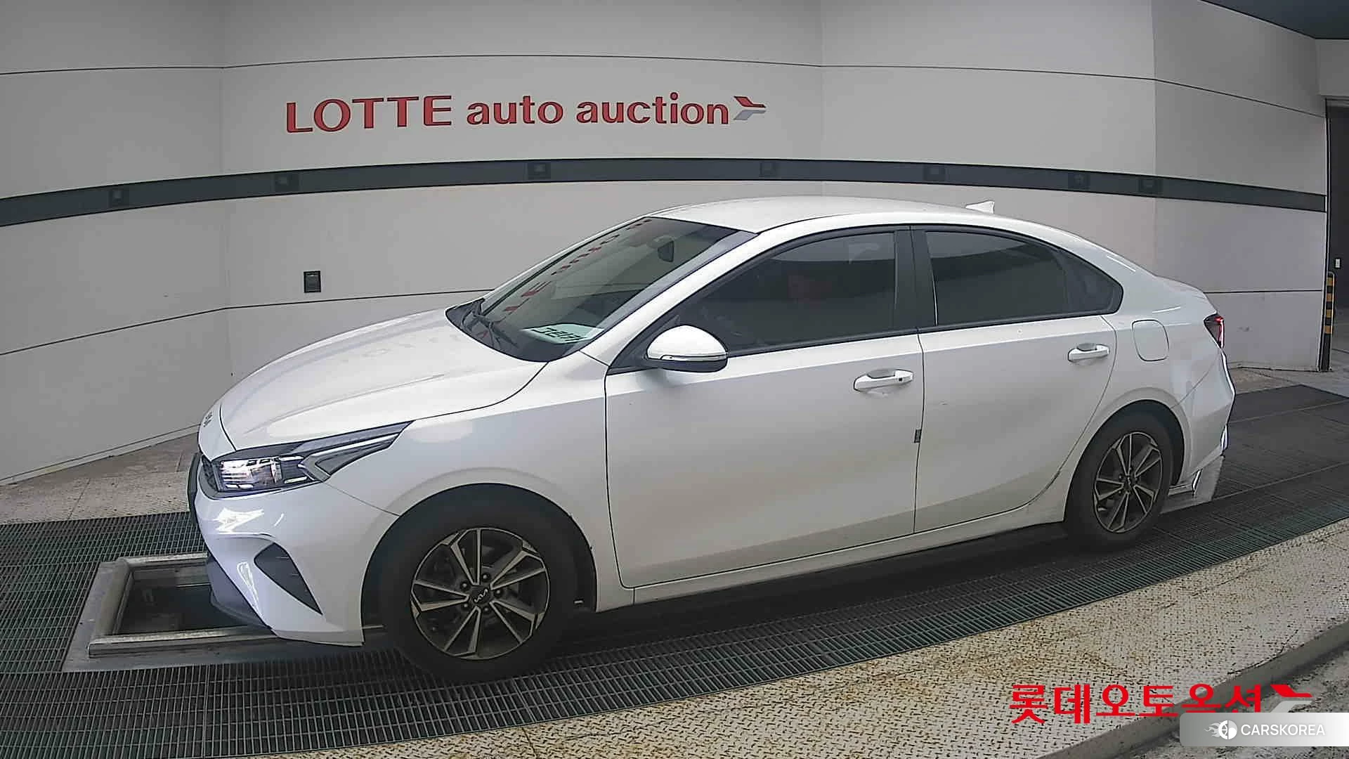 Kia K3 2022 Snow White Pearl из Кореи, фото 3