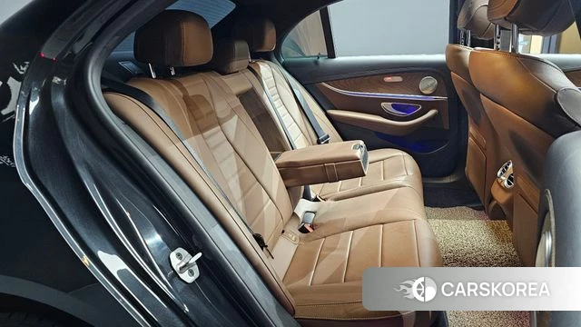 Mercedes-Benz E-Class W213 2021 Черный из Кореи, фото 3