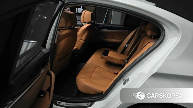 BMW 5 Series (G30) 2023 Белый из Кореи, фото 3
