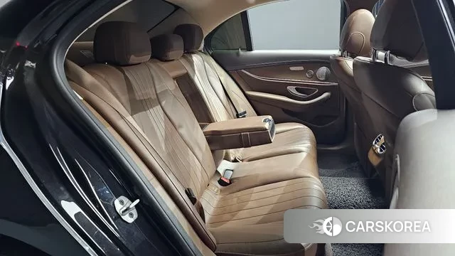 Mercedes-Benz E-Class W213 2018 Черный из Кореи, фото 3