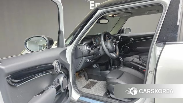 Mini Cooper 2023 Белый из Кореи, фото 3