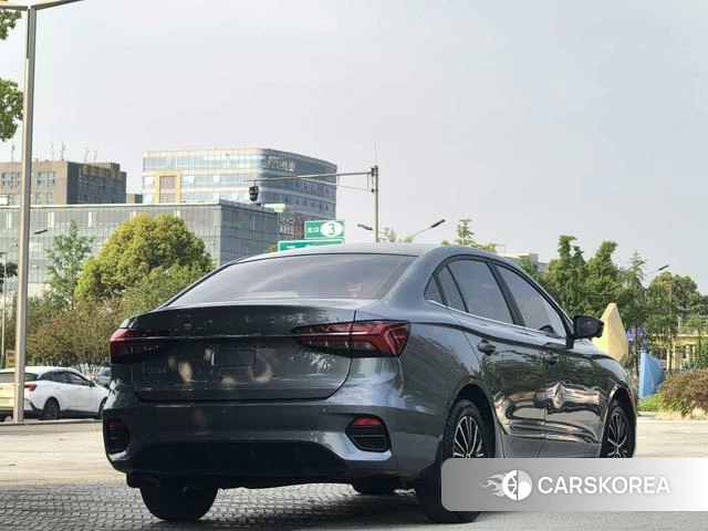 Roewe i5 2021 Темно-серый из Китая, фото 3
