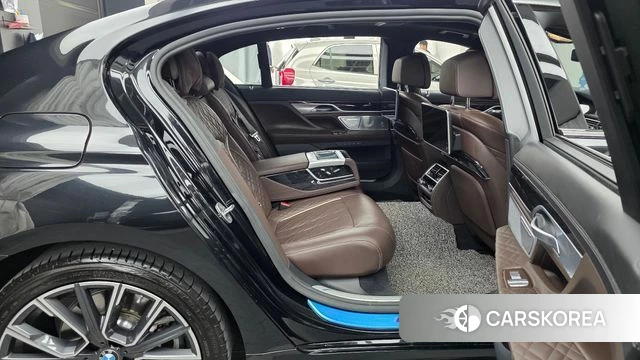 BMW 7 Series (G11) 2022 Черный из Кореи, фото 3