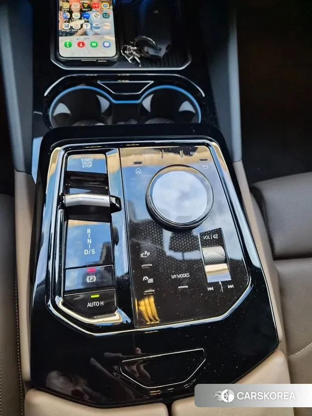 BMW 5 Series (G60) 2025 Белый из Кореи, фото 3