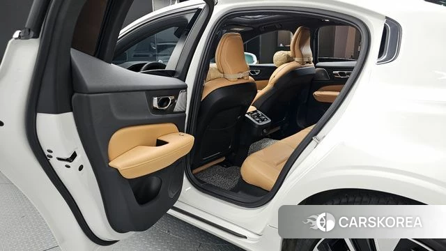 Volvo S60 3rd generation 2022 Белый из Кореи, фото 3