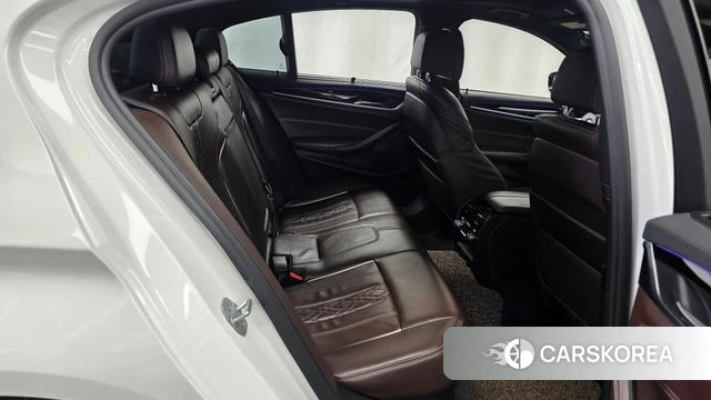 BMW 5 Series (G30) 2018 Белый из Кореи, фото 3