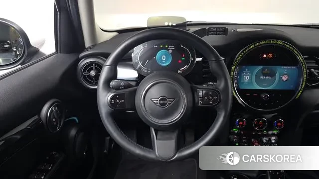 Mini Cooper 2024 Черный из Кореи, фото 3