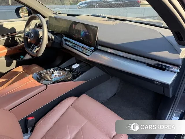 BMW 5 Series (G60) 2023 Черный из Кореи, фото 3