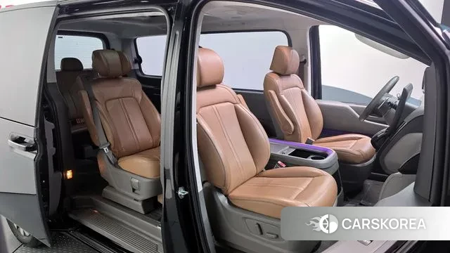 Hyundai Staria 2023 Черный из Кореи, фото 3