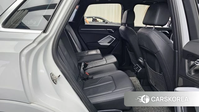 Audi Q3 (F3) 2023 Белый из Кореи, фото 3