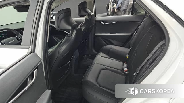 Kia Di Ol Nu Niro 2024 Белый из Кореи, фото 3