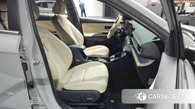 Hyundai Kona (SX2) 2023 Серебристо-серый из Кореи, фото 3