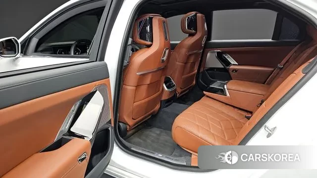 BMW 7 Series (G70) 2024 Белый из Кореи, фото 3