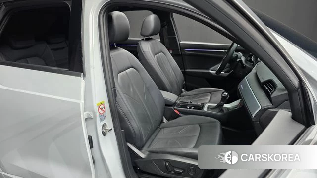 Audi Q3 (F3) 2024 Белый из Кореи, фото 3