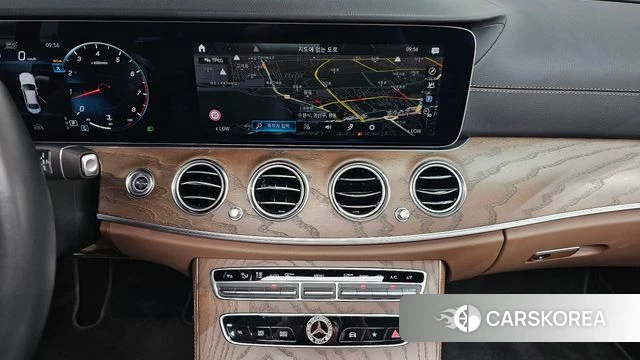 Mercedes-Benz E-Class W213 2023 Серебристо-серый из Кореи, фото 3