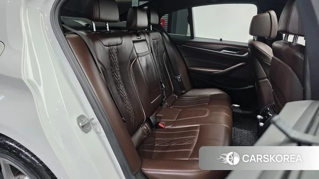 BMW 5 Series (G30) 2018 Белый из Кореи, фото 3