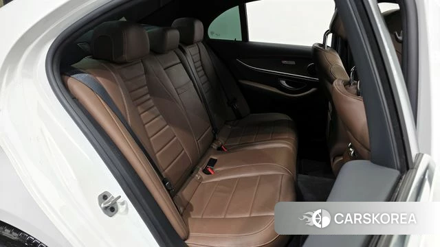 Mercedes-Benz E-Class W213 2022 Белый из Кореи, фото 3