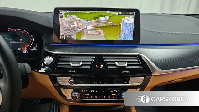 BMW 5 Series (G30) 2023 Белый из Кореи, фото 3