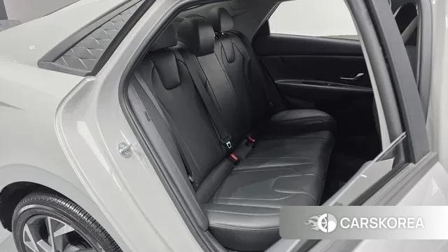 Hyundai The New Avante (CN7) 2024 Серебристо-серый из Кореи, фото 3