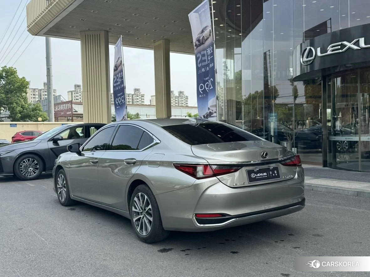 Lexus ES 2021 Серебристо-серый из Китая, фото 3