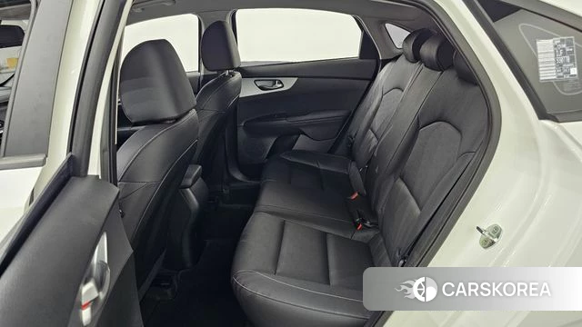 Kia The New K3 2nd generation 2021 Белый из Кореи, фото 3