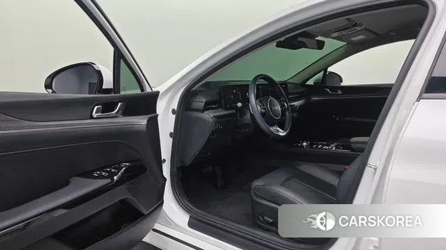 Kia The New K5 3rd generation 2023 Белый из Кореи, фото 3