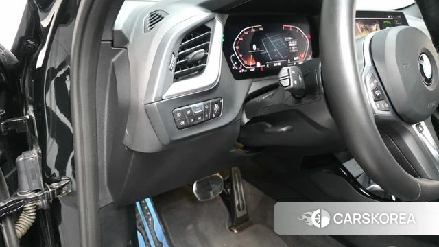 BMW 1 Series (F40) 2024 Черный из Кореи, фото 3