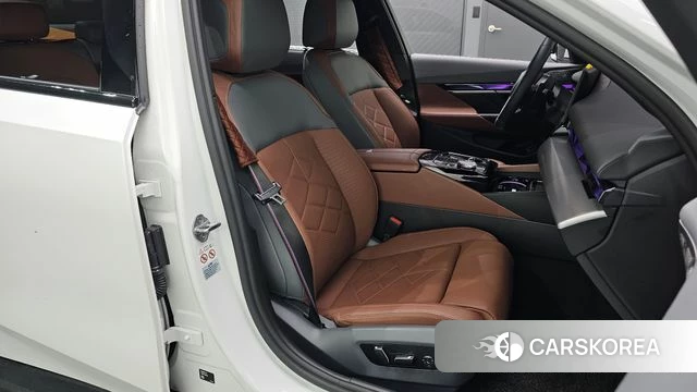 BMW 5 Series (G60) 2025 Белый из Кореи, фото 3