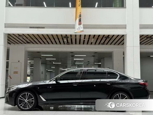 BMW 5 series 2022 Черный из Китая, фото 3
