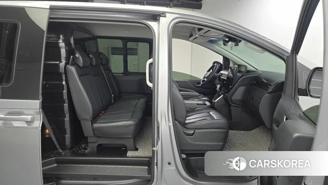 Hyundai Staria 2023 Серебряный из Кореи, фото 3