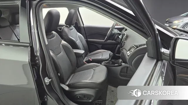 Jeep Compass 2nd Generation 2021 Серый из Кореи, фото 3