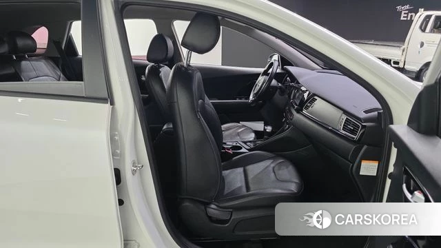 Kia Niro 2018 Белый из Кореи, фото 3