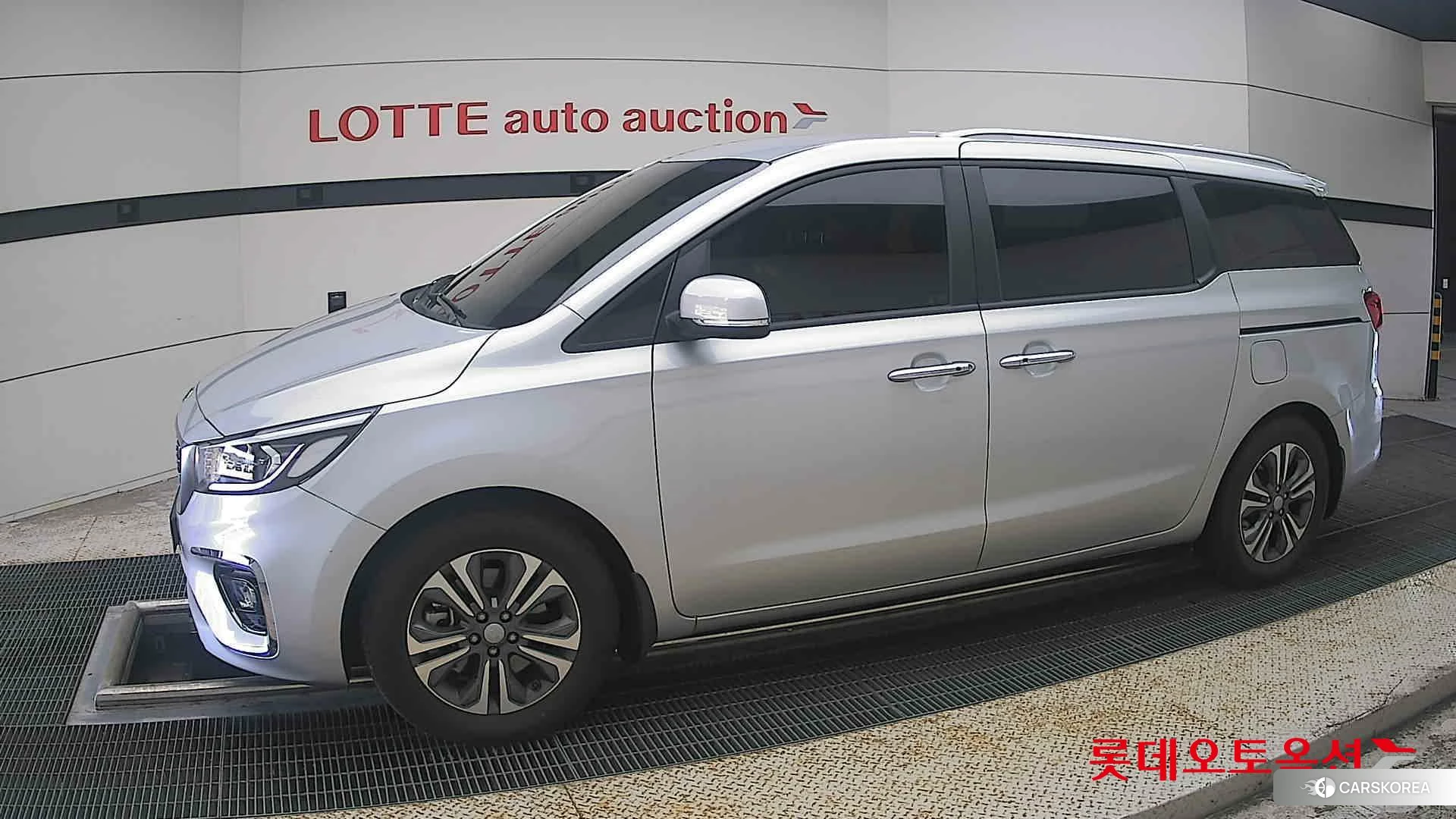 Kia Carnival 2019 Silky Silver из Кореи, фото 3