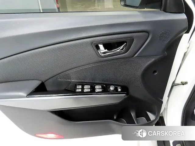 Ssangyong Tivoli Armor 2018 Белый из Кореи, фото 3