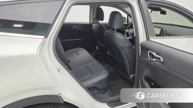 Kia Sportage 5th Generation Hybrid 2024 Белый из Кореи, фото 3