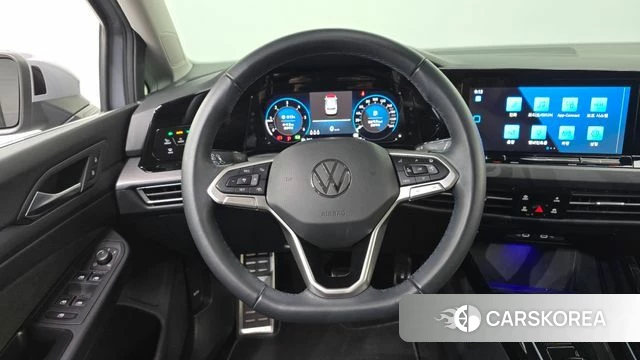 Volkswagen Golf 8th Generation 2023 Серебристо-серый из Кореи, фото 3