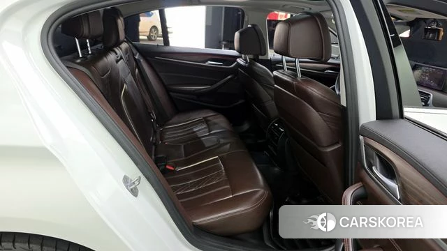 BMW 5 Series (G30) 2018 Белый из Кореи, фото 3