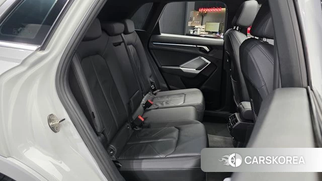 Audi Q3 (F3) 2022 Белый из Кореи, фото 3
