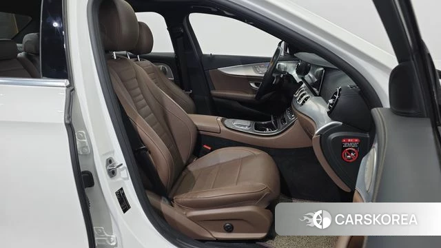 Mercedes-Benz E-Class W213 2021 Белый из Кореи, фото 3