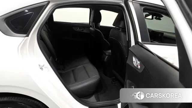 Kia The New K3 2nd generation 2022 Белый из Кореи, фото 3