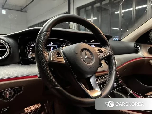 Mercedes-Benz E-Class W213 2018 Белый из Кореи, фото 3