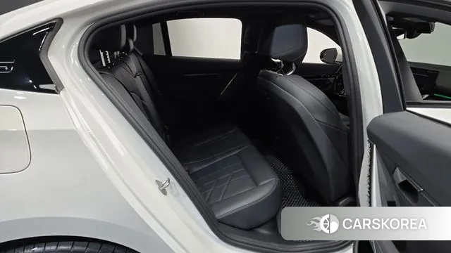 BMW 5 Series (G60) 2024 Белый из Кореи, фото 3