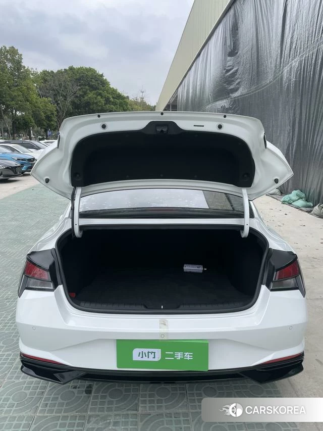 Hyundai Elantra 2022 Белый из Китая, фото 3