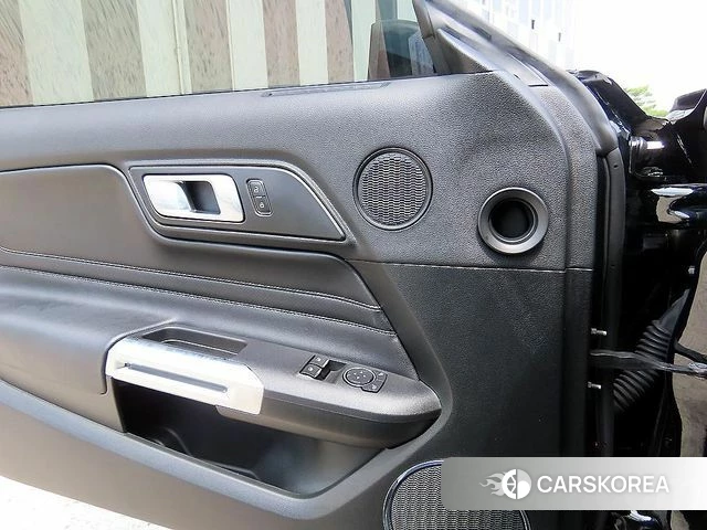 Ford Mustang 2023 Черный из Кореи, фото 3