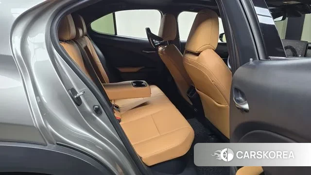 Lexus UX250h 2022 Серебристо-серый из Кореи, фото 3