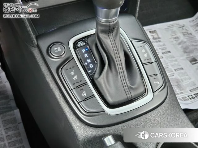 Hyundai Kona 2018 Светло-серебряный цвет из Кореи, фото 3