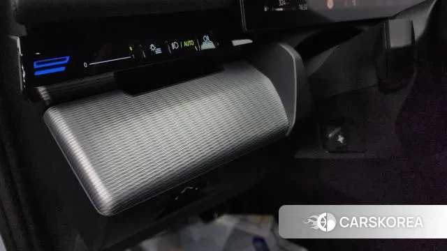 BMW 5 Series (G60) 2024 Светло-серебряный цвет из Кореи, фото 3